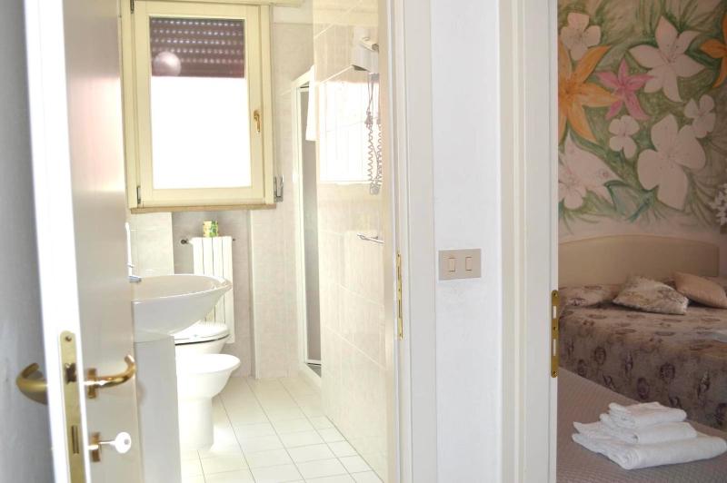 Double or Twin Room image 2