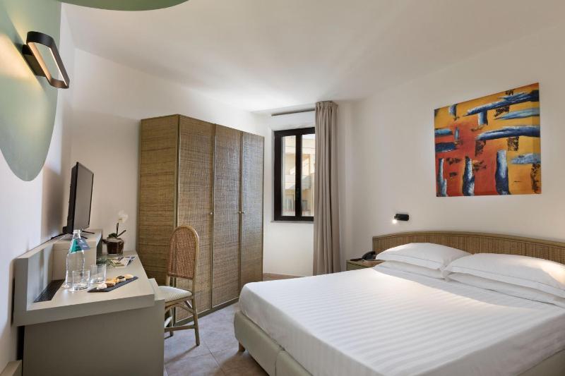 Standard Double or Twin Room image 3