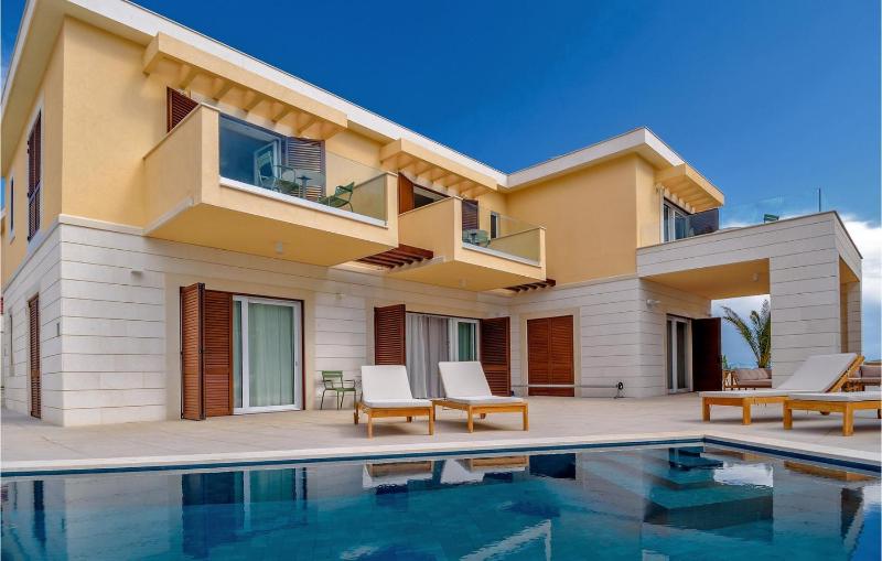 Villa Crystalsea 1 & 2 infinity heatedpool seaview - image 43