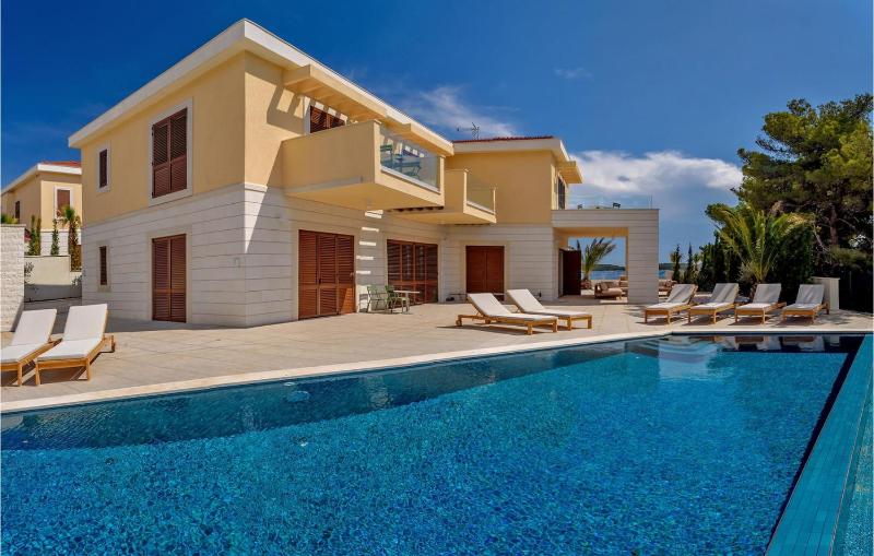Villa Crystalsea 1 & 2 infinity heatedpool seaview - image 46