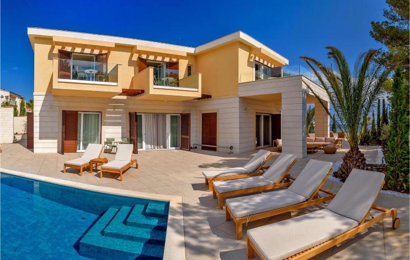 Villa Crystalsea 1 & 2 infinity heatedpool seaview - image 49