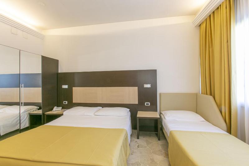 Triple Room with Garden View image 3