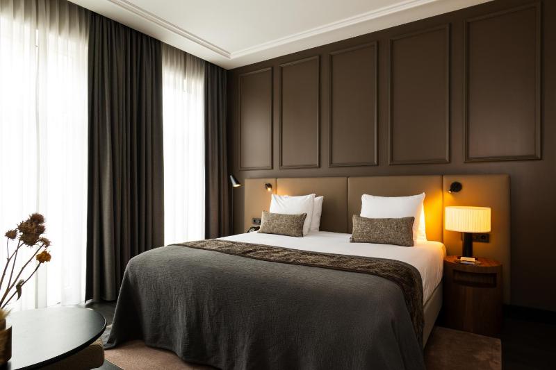Deluxe room image 1