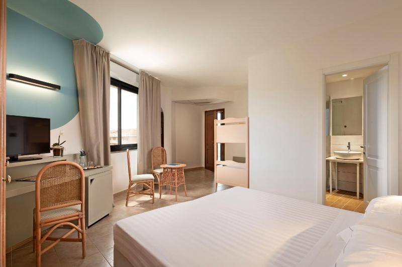 Standard Triple Room image 3