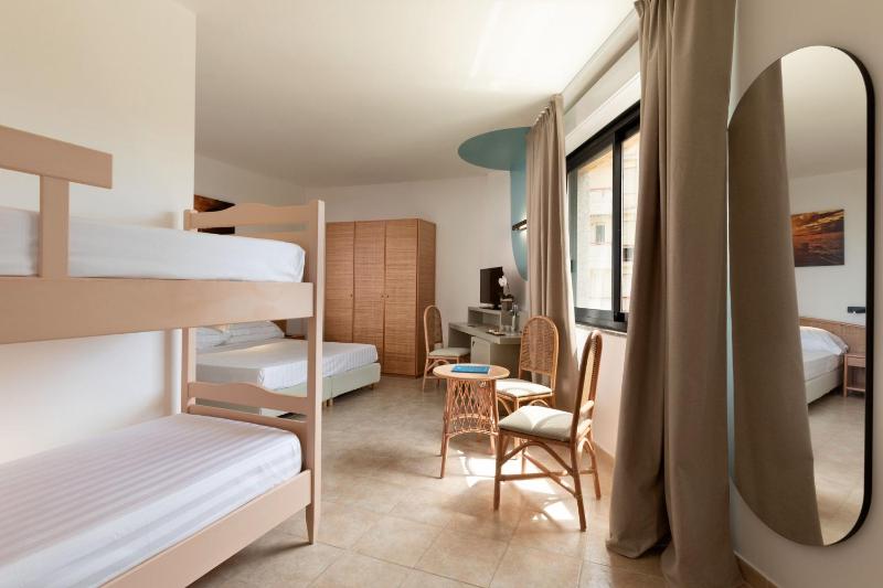 Standard Triple Room image 4