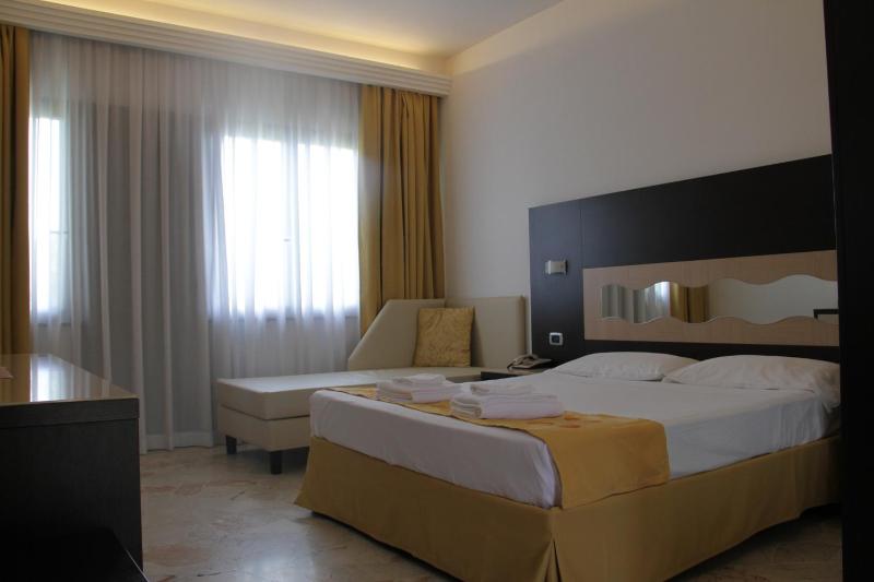 Superior Triple Room image 3