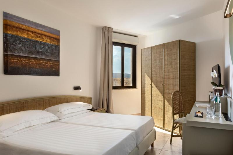 Double or Twin Room with Sea View image 1