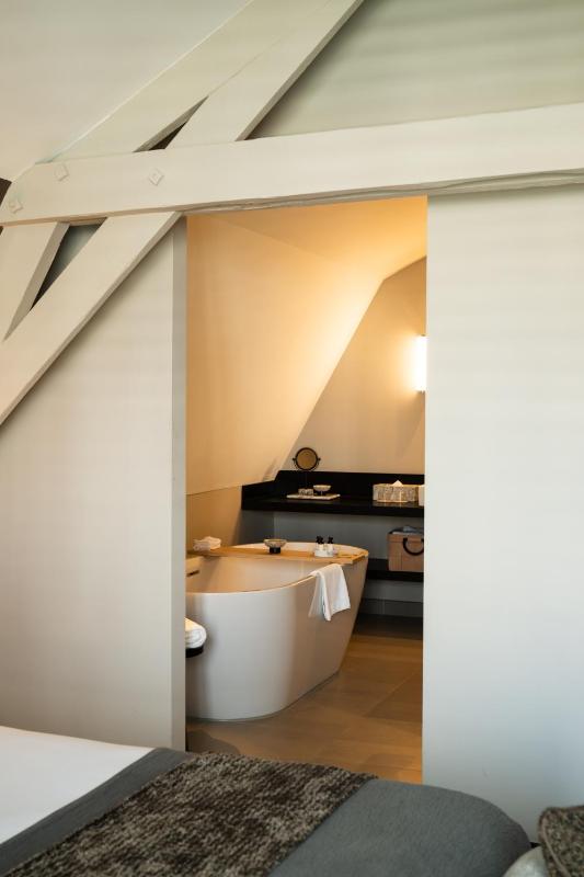 Jean Suite image 2