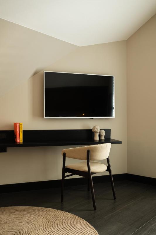 Jean Suite image 4