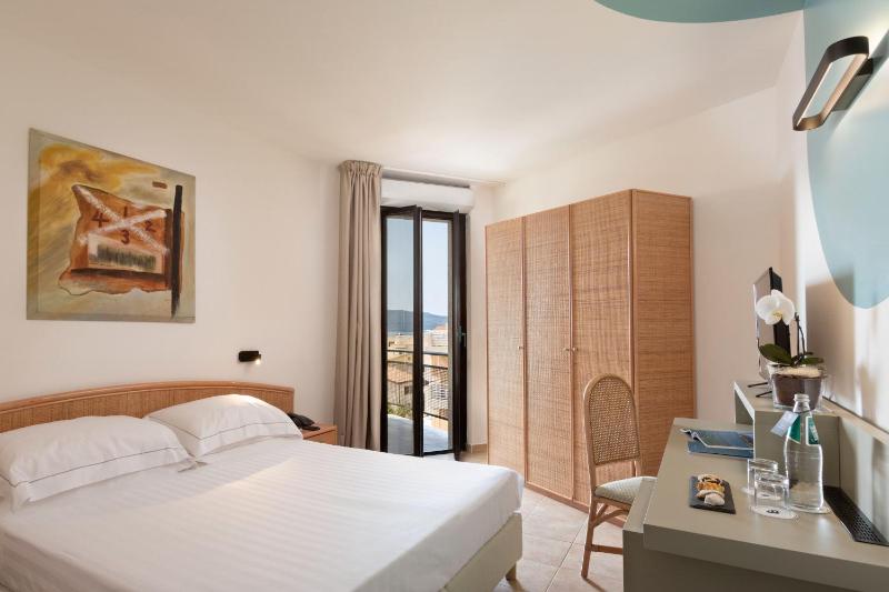 Standard Double or Twin Room with Balcony and Sea View image 1