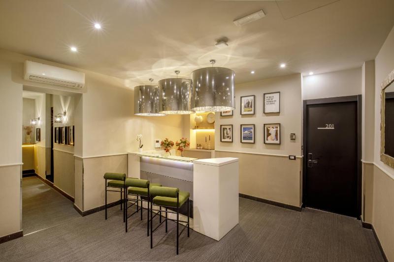Condotti Boutique Hotel - image 2