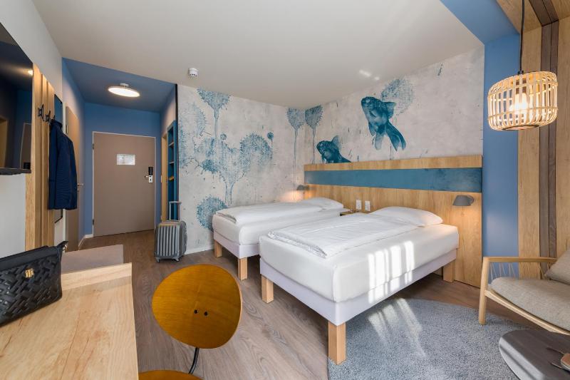 Superior Twin Room with River View image 4