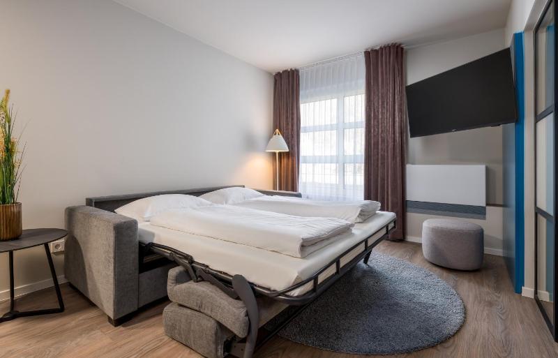 Family Suite with 1 Double Bed and 1 Sofa Bed image 3
