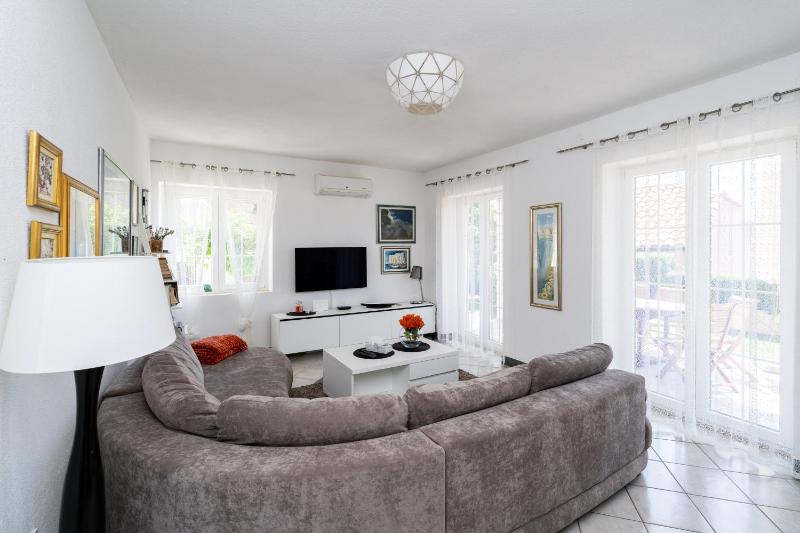 Villa Vista Old Town - Four Bedroom House with Terrace and Sea View - image 21