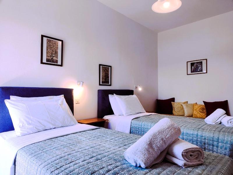 Clios House - image 33