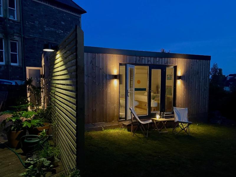 Redland Retreat Cosy Garden Studio for 2 - image 18