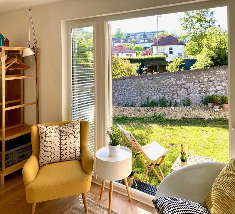 Redland Retreat Cosy Garden Studio for 2 - image 23