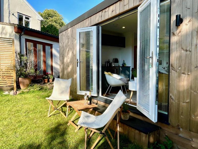 Redland Retreat Cosy Garden Studio for 2 - image 25