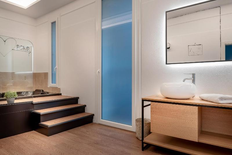 Suite with Spa Bath image 2