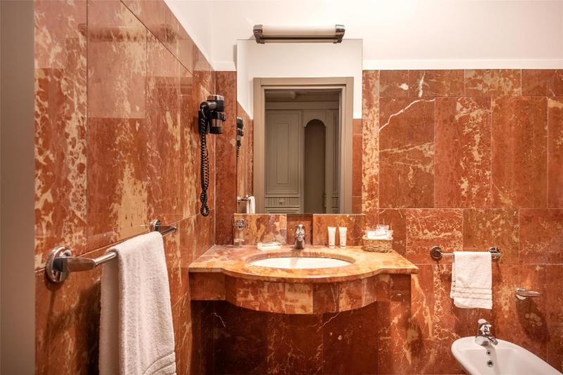 Standard Twin Room image 1