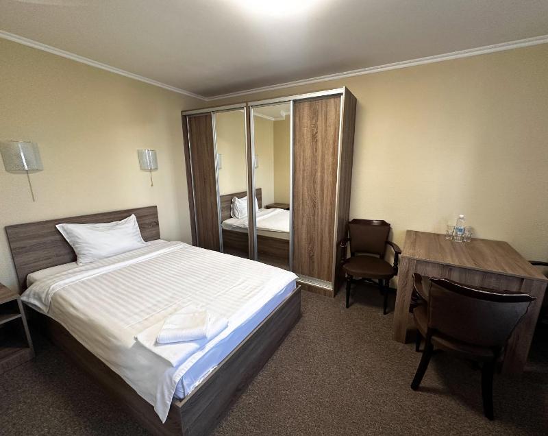 Superior Triple Room image 1