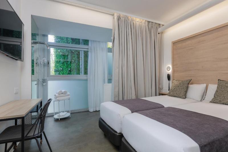 Basic Double Room image 1