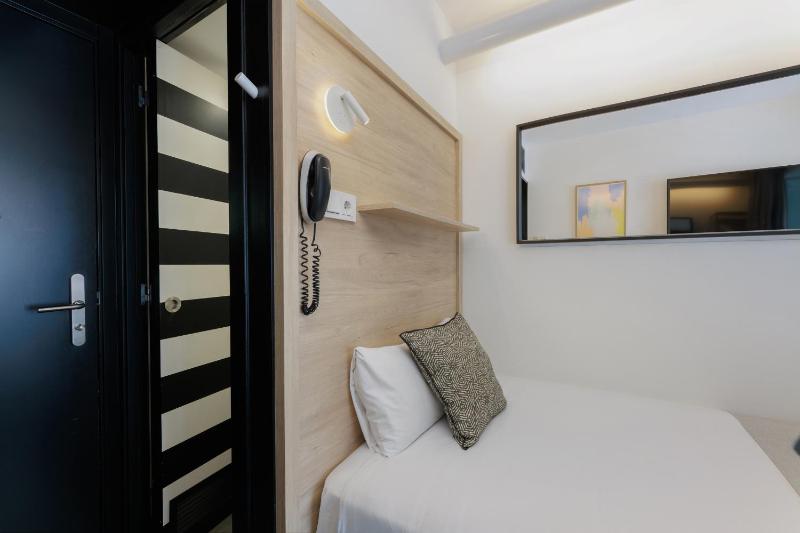 Single Room image 4