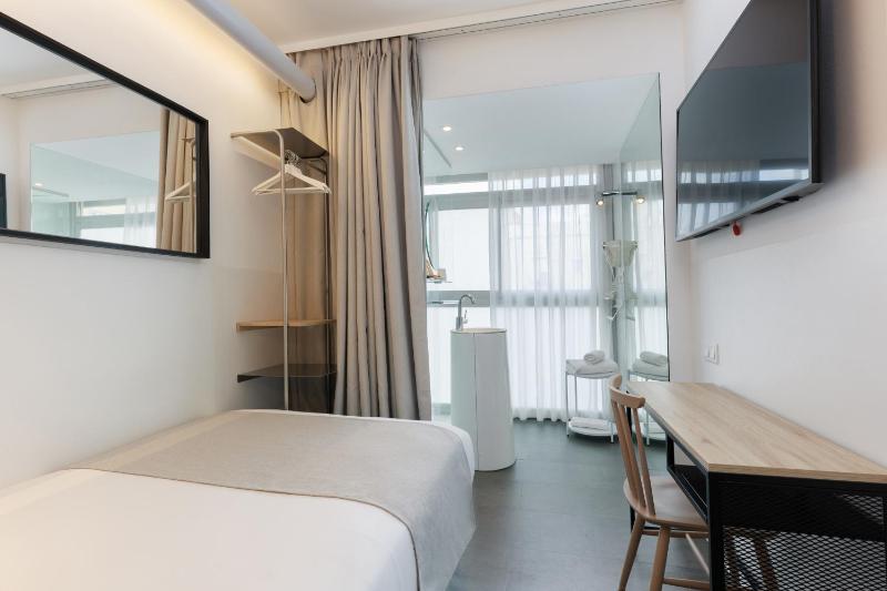 Single Room image 3
