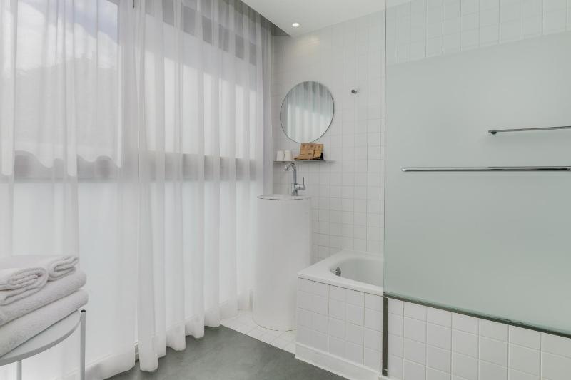 Double Room image 4