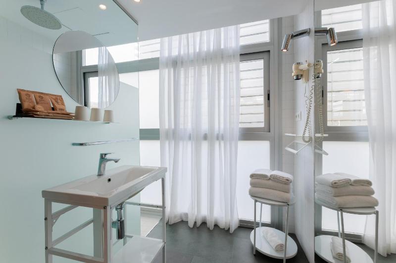 Triple Room image 2