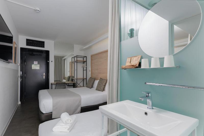 Basic Triple Room image 4