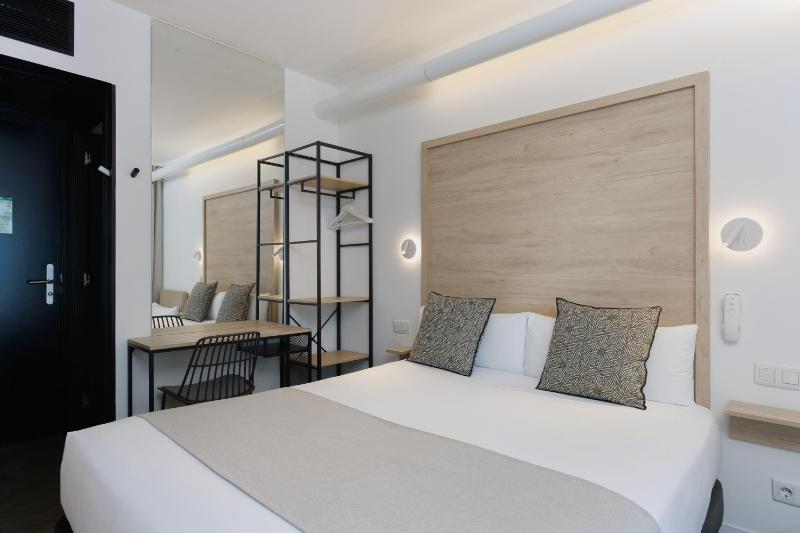 Basic Triple Room image 3