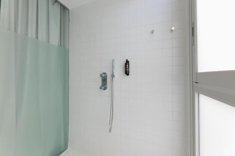 Basic Triple Room image 2