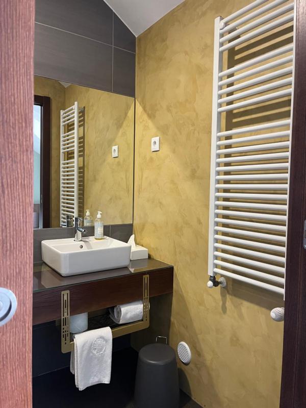 Double Room with Balcony image 4