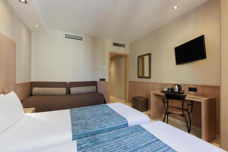 Double or Twin Room with Extra Bed image 4