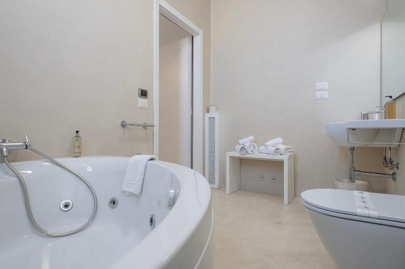 Suite with Sea View image 3