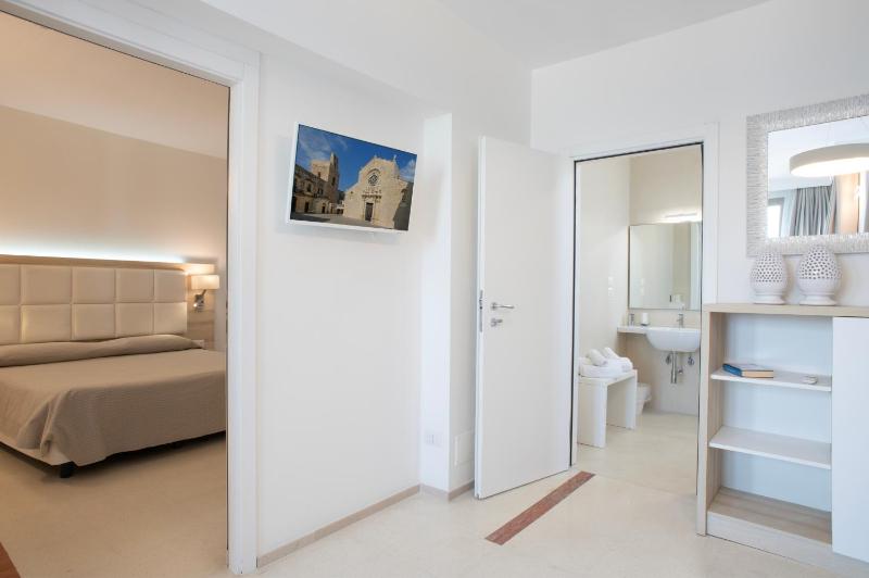 Suite with Sea View image 2