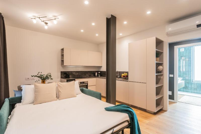 Rezia Apartments by Rent All Como - image 36