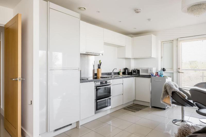 Sea Breeze - Close to Bournemouth Beach and Seafront - image 5