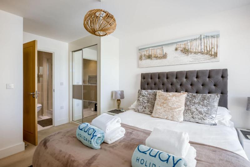 Sea Breeze - Close to Bournemouth Beach and Seafront - image 13