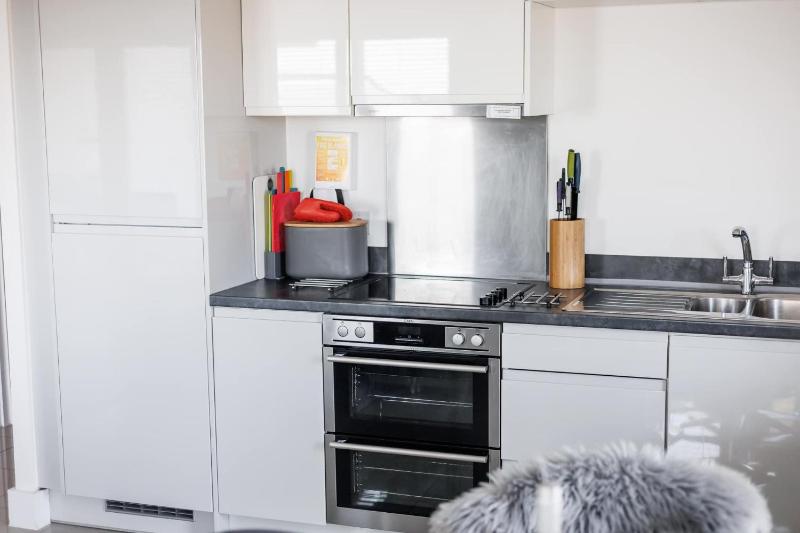 Sea Breeze - Close to Bournemouth Beach and Seafront - image 9