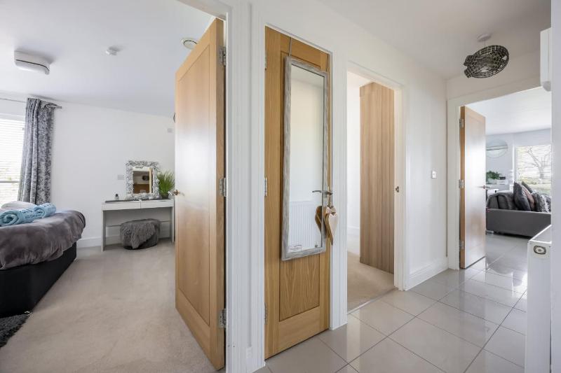 Sea Breeze - Close to Bournemouth Beach and Seafront - image 10