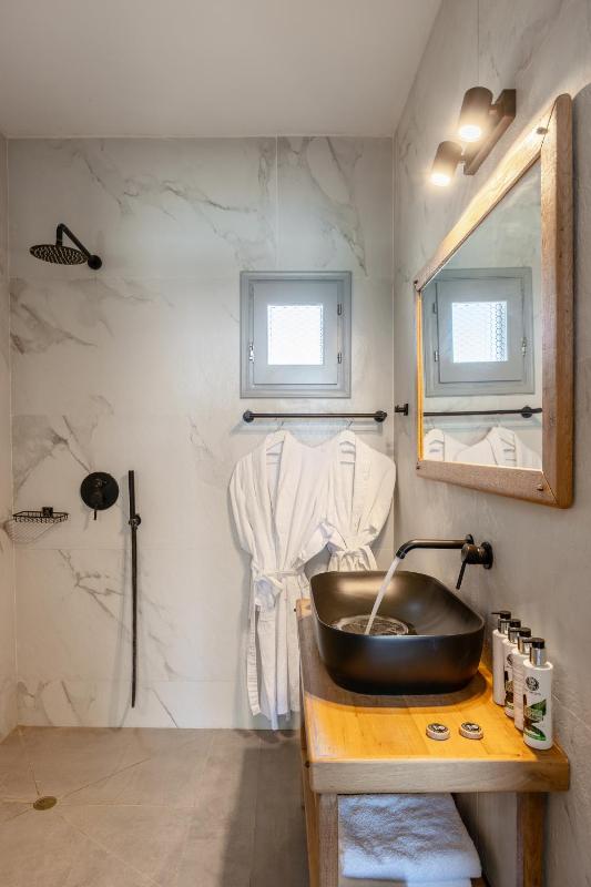 2 Bedroom Apartment with Private Pool image 3