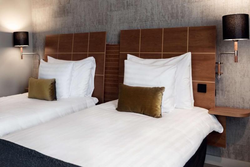 Standard Twin Room image 1
