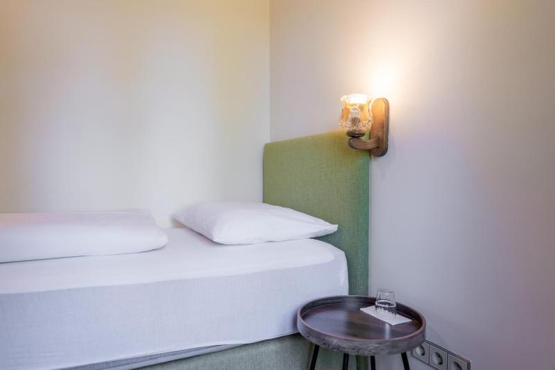 Single Room with Shower image 1