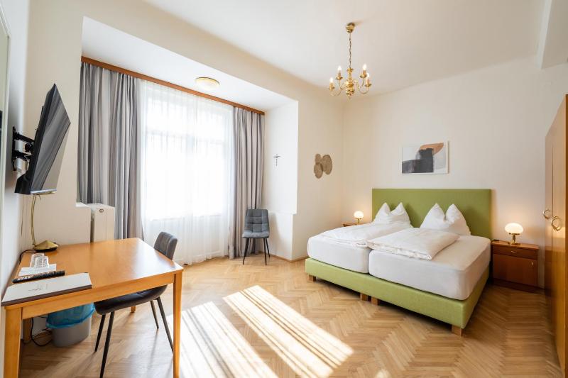 Double Room image 1
