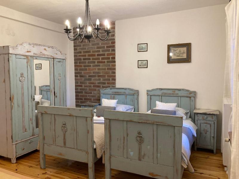 Twin Room with Private Bathroom image 2