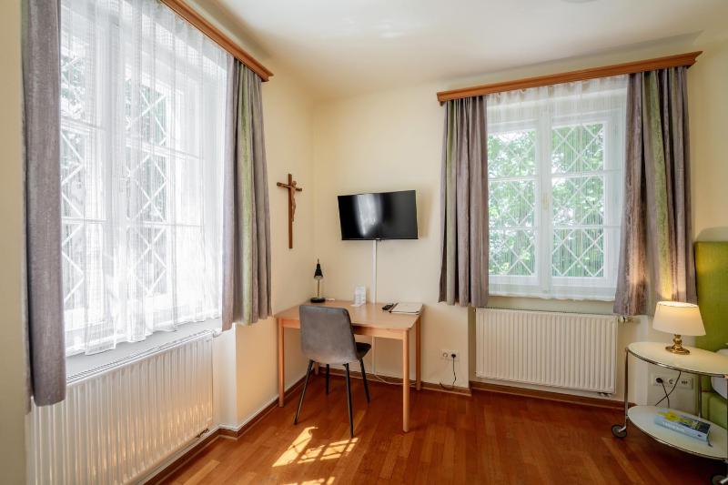 Single Room with Shower image 2