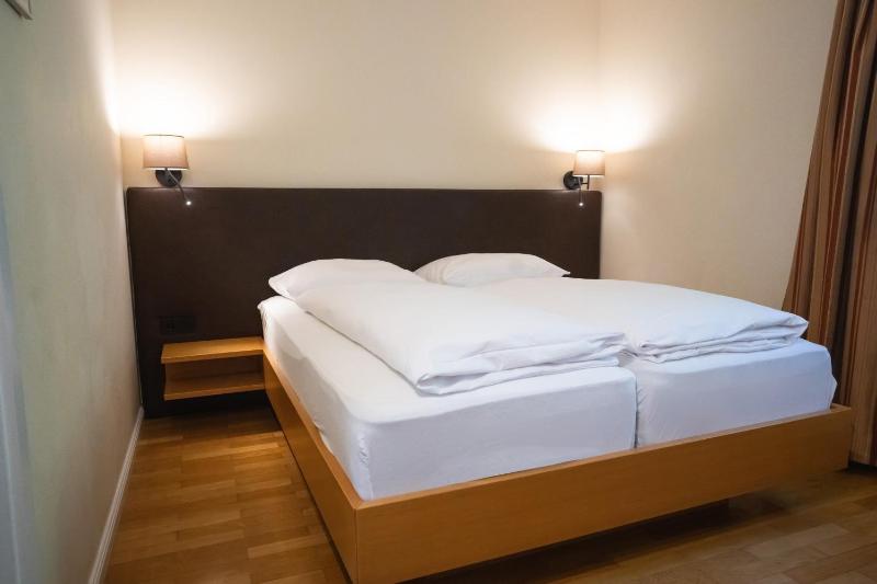 Double Room image 3