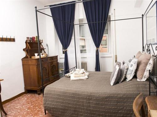 Superior King Room image 3